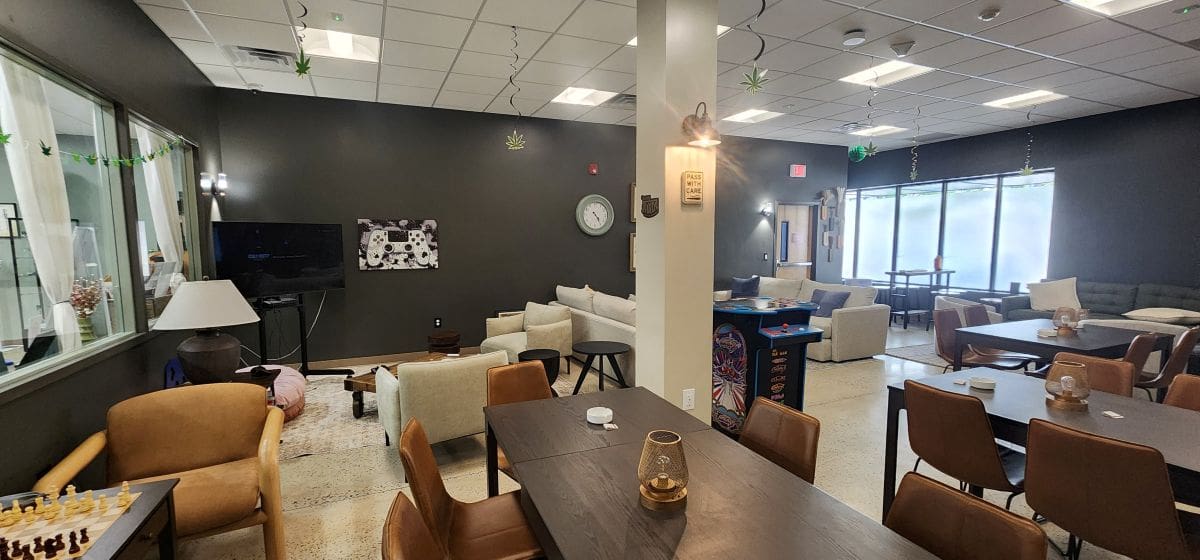 Gynsyng dispensary cannabis consumption lounge