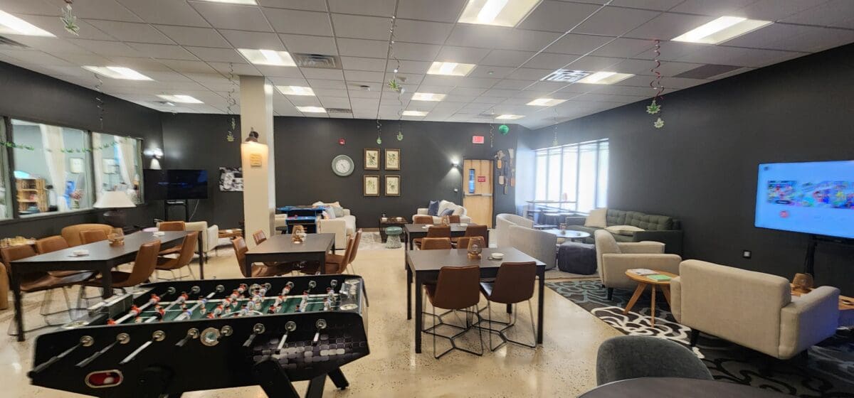 Gynsyng dispensary cannabis consumption lounge